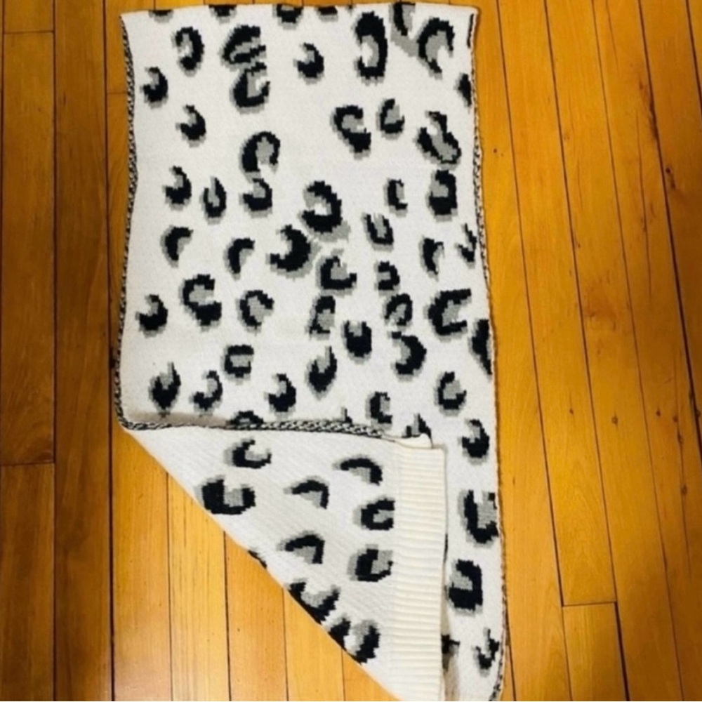 LEOPARD PRINT SCARF